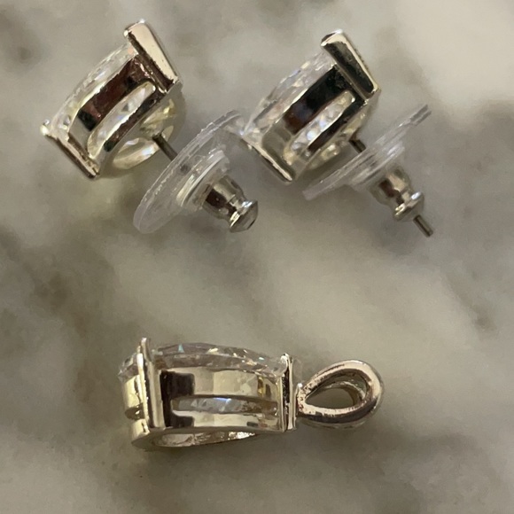 ❤️5/$25 ROMAN CZ Teardrop Earrings & Pendant Set - Picture 5 of 5